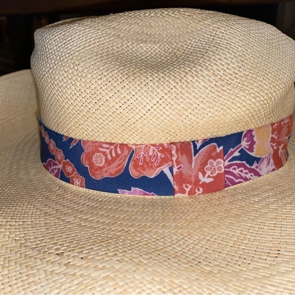 New J Crew Wide-brim panama hat with printed band
Item BI534 - Picture 4 of 4
